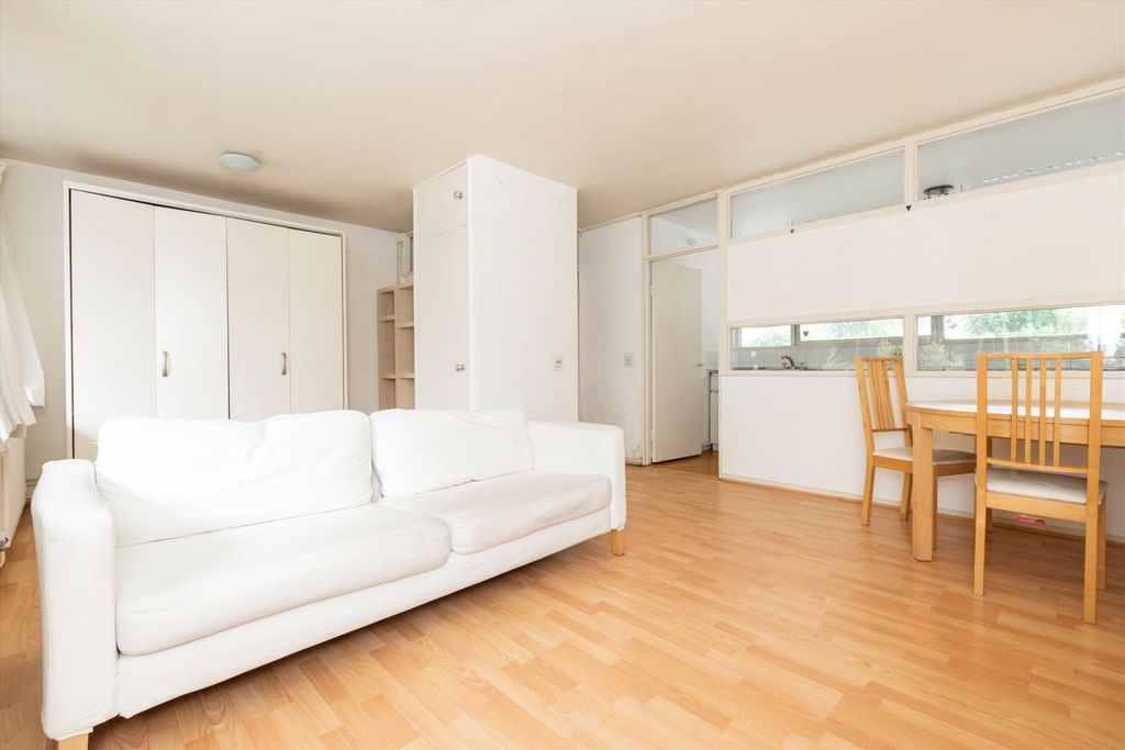 Property photo 3 of 4