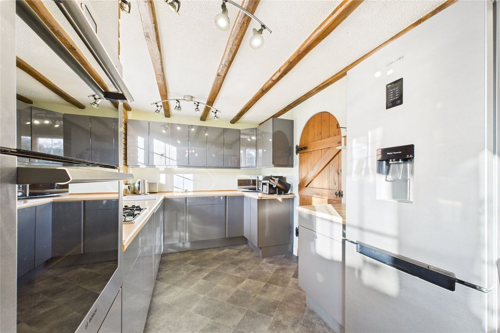 Property photo 3 of 18 Picture No. 02