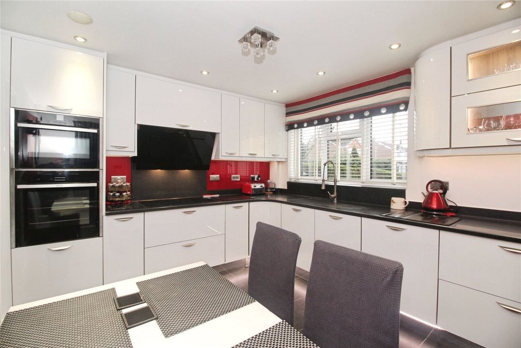 Property photo 3 of 16 Kitchen Diner