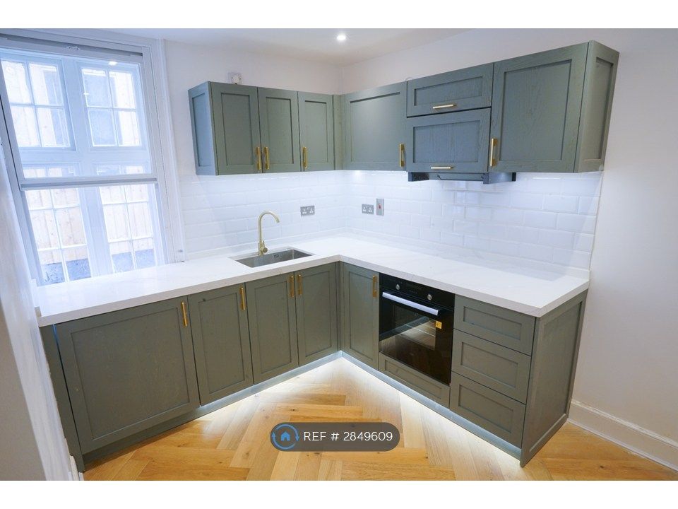 Property photo 3 of 18 Kitchen