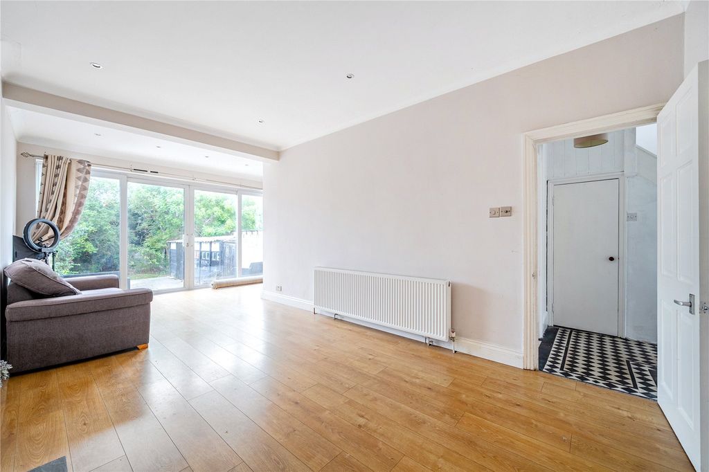 Property photo 3 of 18 Picture No. 12