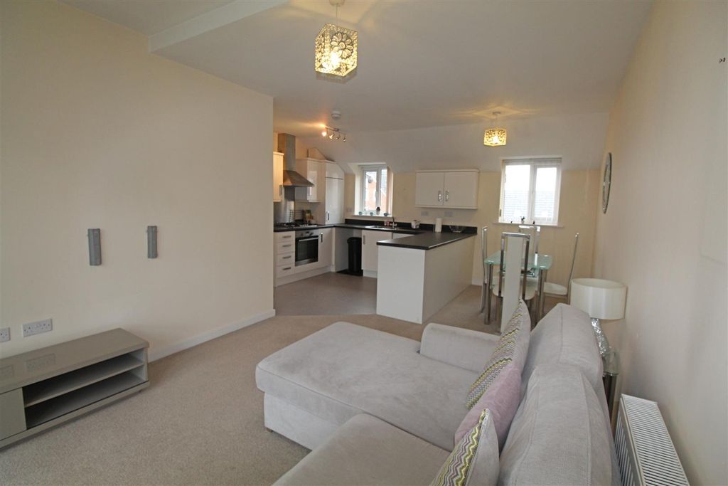 Property photo 3 of 10 Living Area (1).Jpg