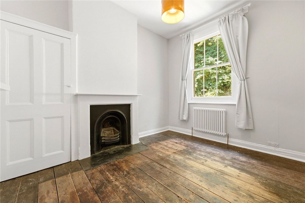 Property photo 3 of 21 Picture No. 11