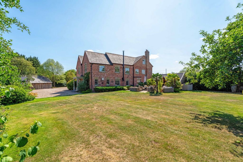 Property photo 2 of 35