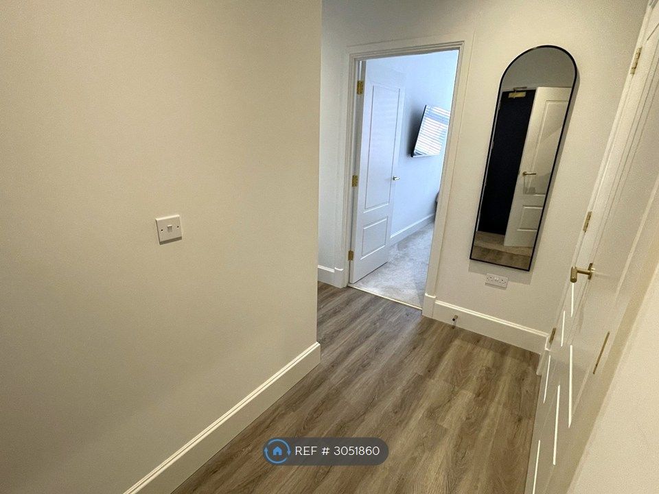 Property photo 3 of 13 Entrance Hallway