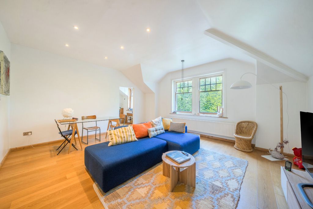 Property photo 1 of 17 1451892-12-69F0Bb...