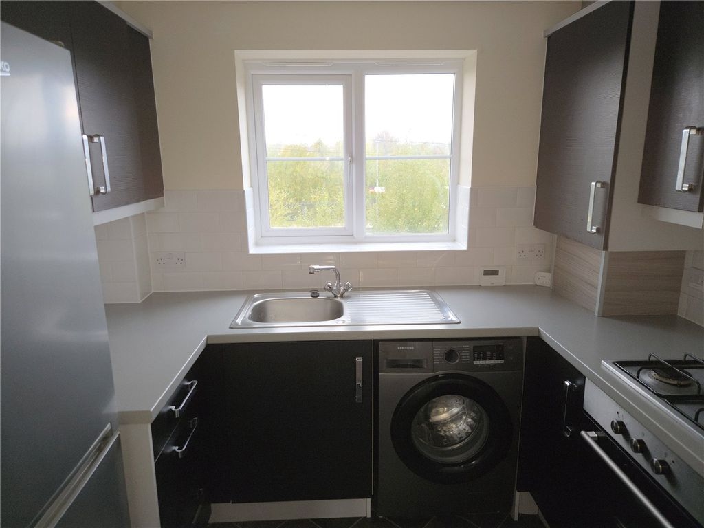 Property photo 2 of 7 Kitchen