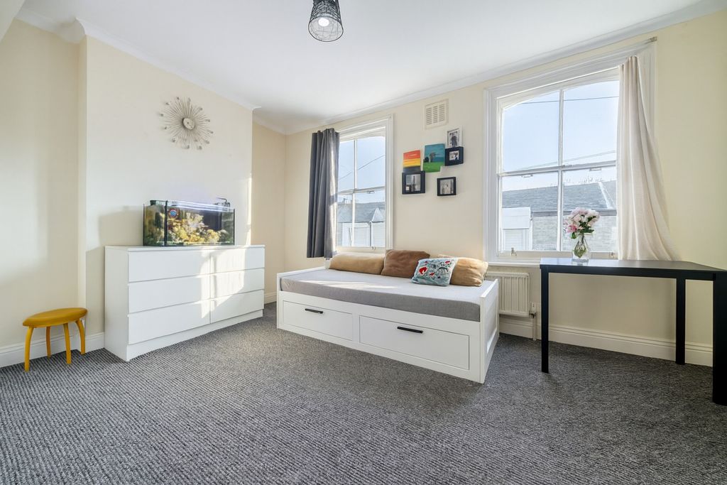 Property photo 2 of 9 4719413