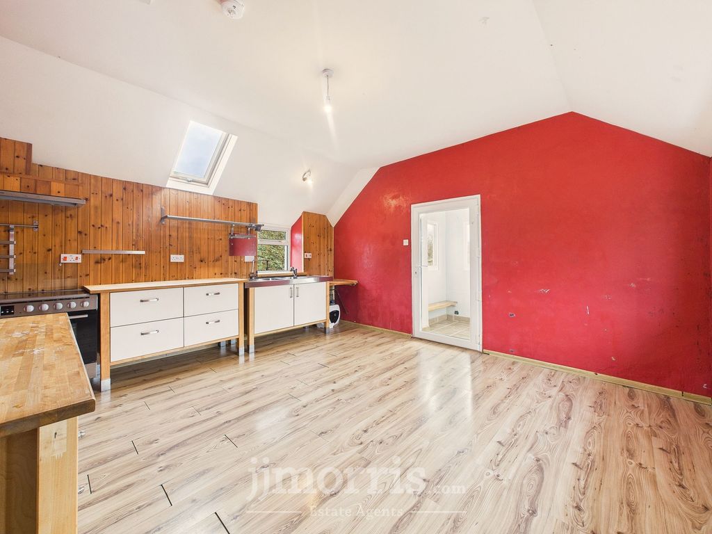 Property photo 3 of 47