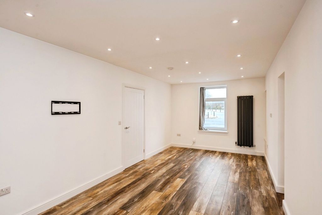 Property photo 3 of 17 Picture No. 23