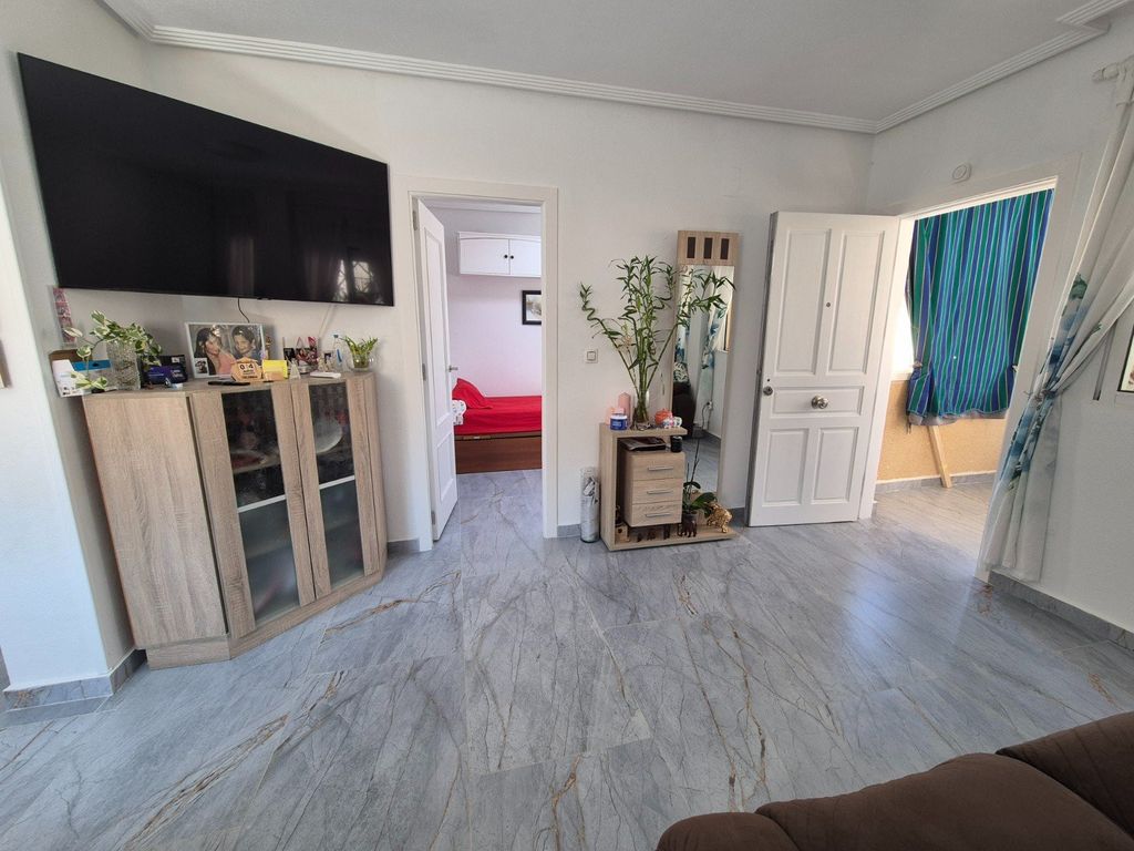 Property photo 2 of 34