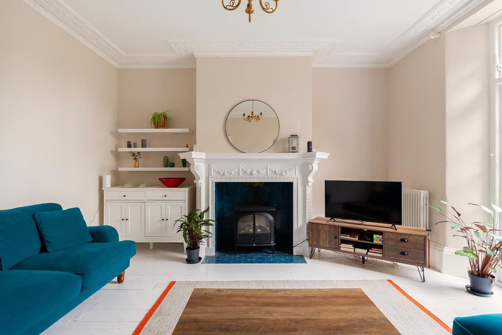 Property photo 1 of 36 1C6R9Acm - Living Room C.Jpg