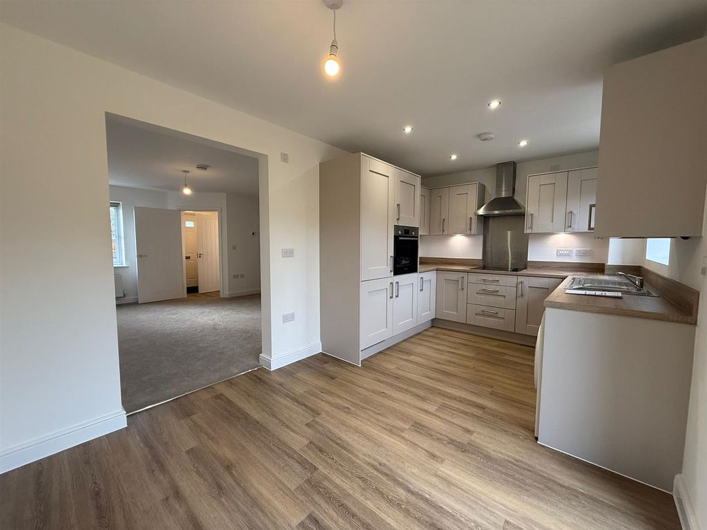 Property photo 2 of 16 Kitchen