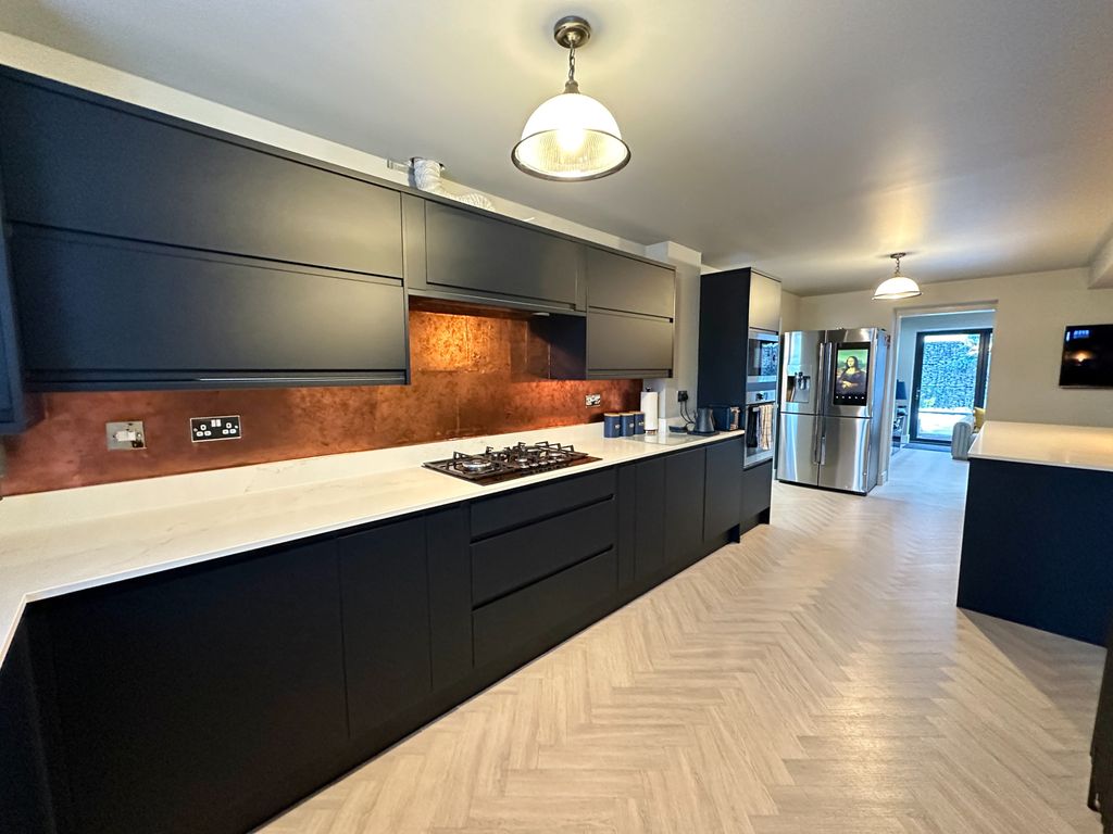 Property photo 3 of 27