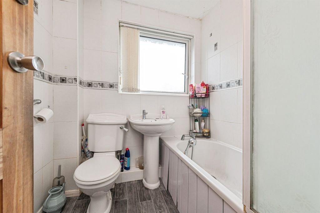 Additional image 9 of 3 bed semi-detached house for saleChalcroft Close, Heckmondwike WF16
