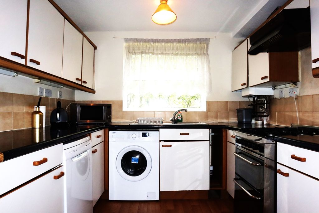 Property photo 2 of 17 Kitchen