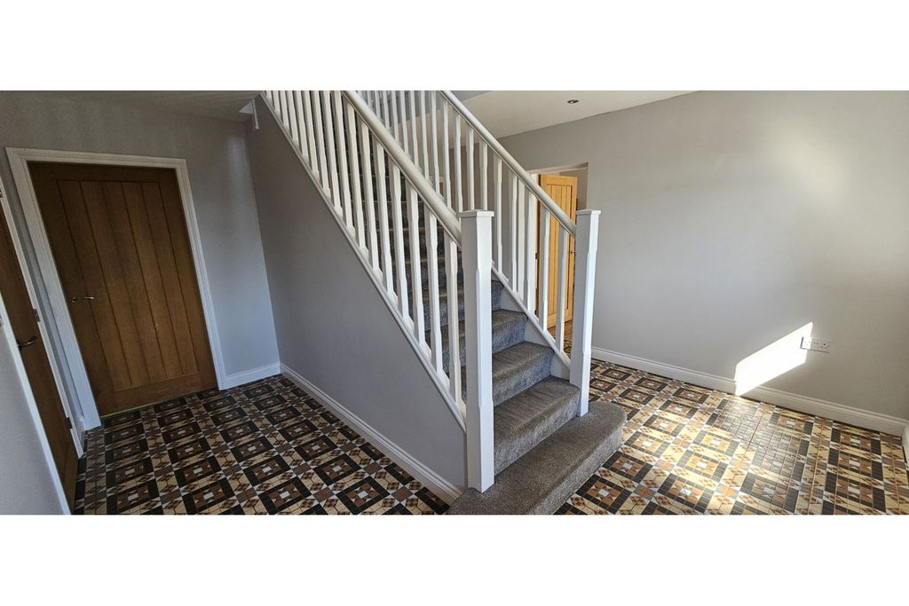 Property photo 2 of 21 Entrance Hallway