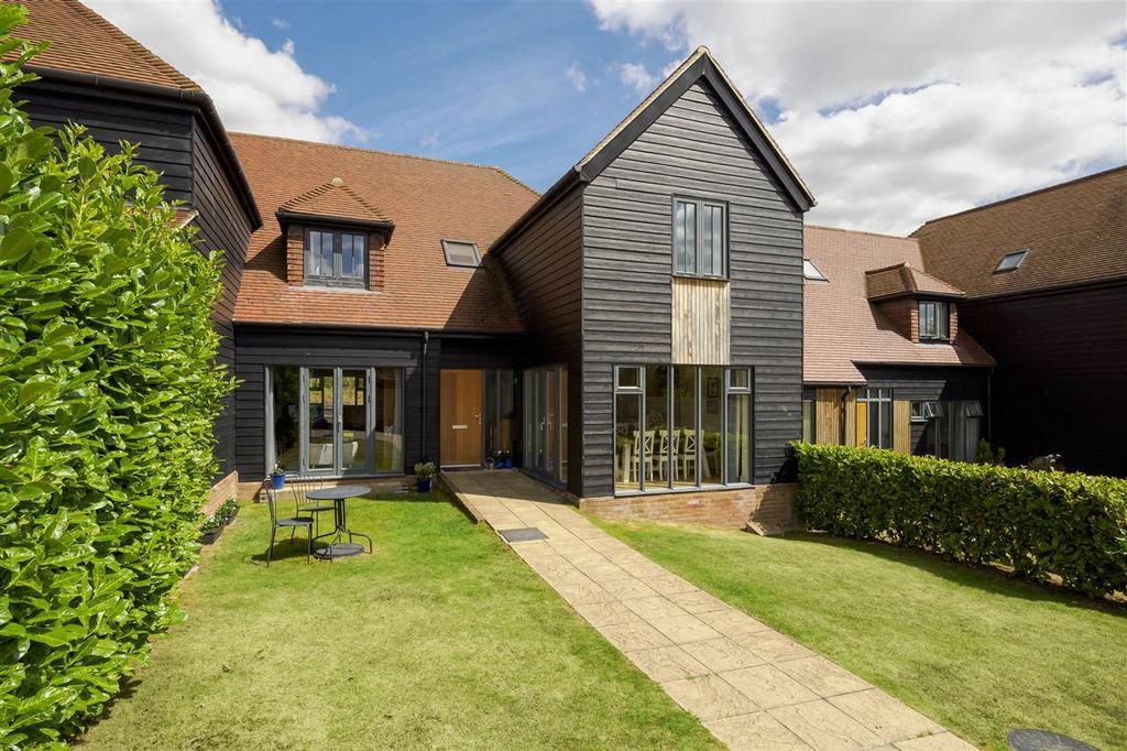 Property photo 2 of 32