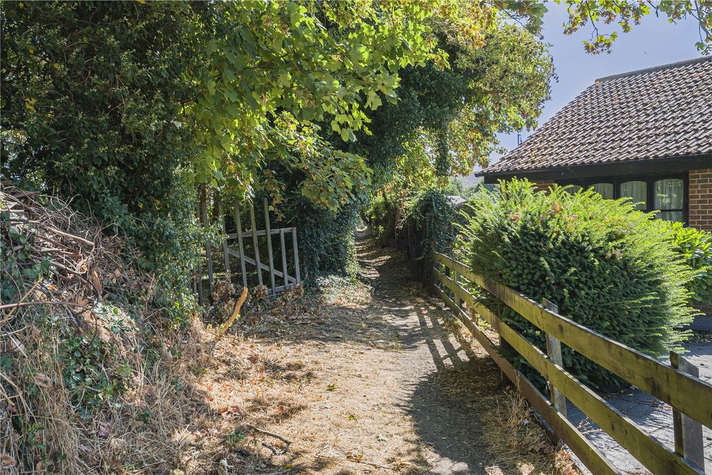 Property photo 2 of 40 Picture No. 02