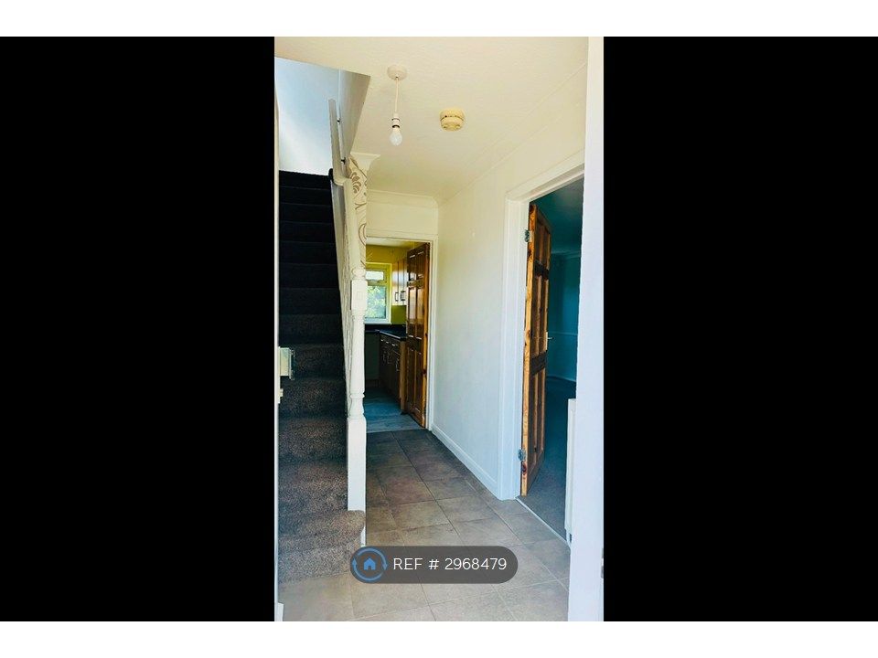 Property photo 2 of 20 Hall Way