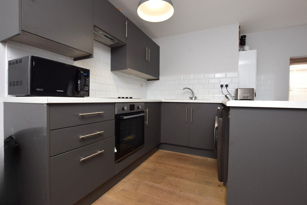Property photo 2 of 7 Kitchen