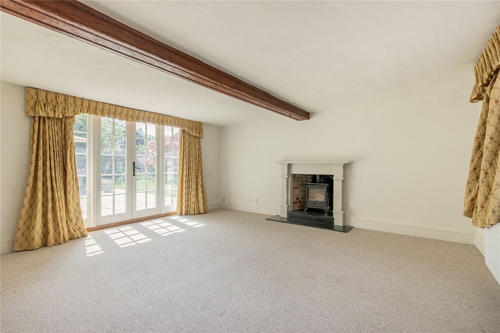 Property photo 3 of 16 Sitting Room