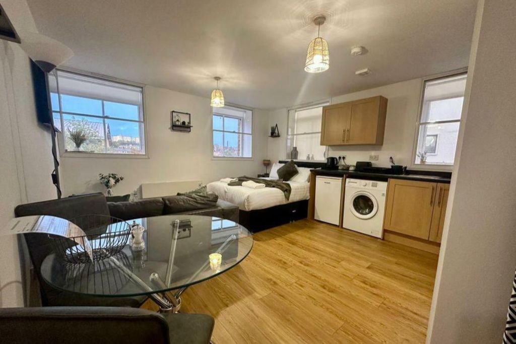 Property photo 1 of 5 Lounge