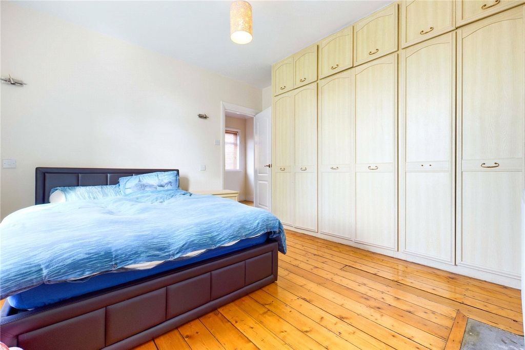 Property photo 2 of 11 Bedroom 1