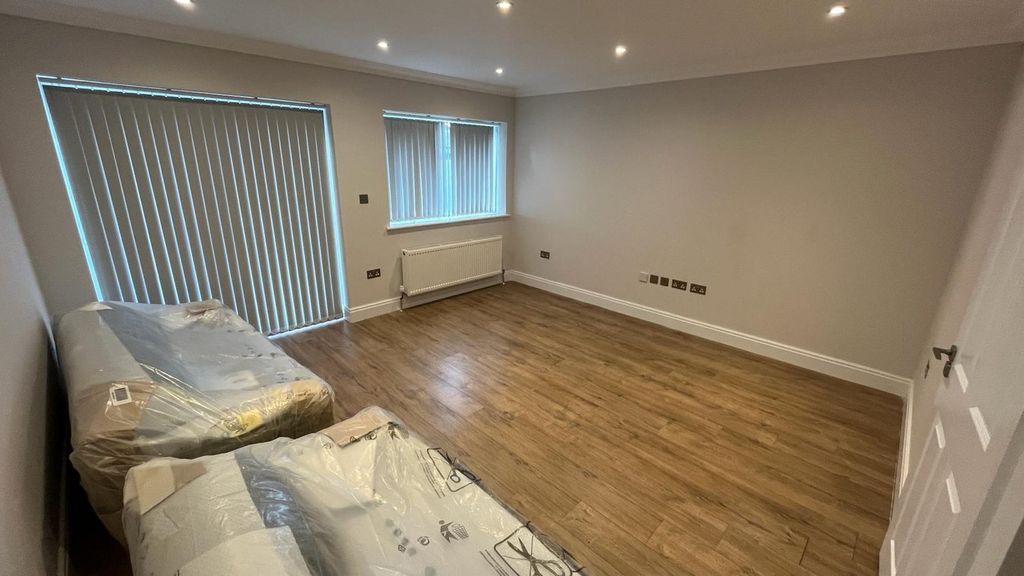 Property photo 2 of 14 Lounge