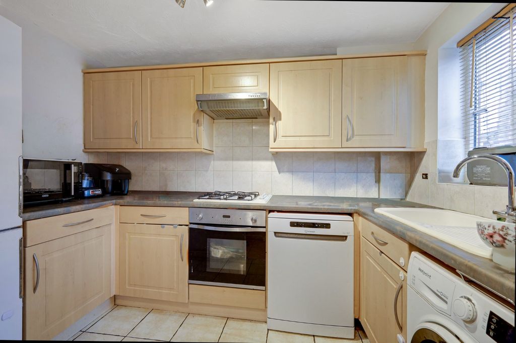 Property photo 3 of 17 4839363