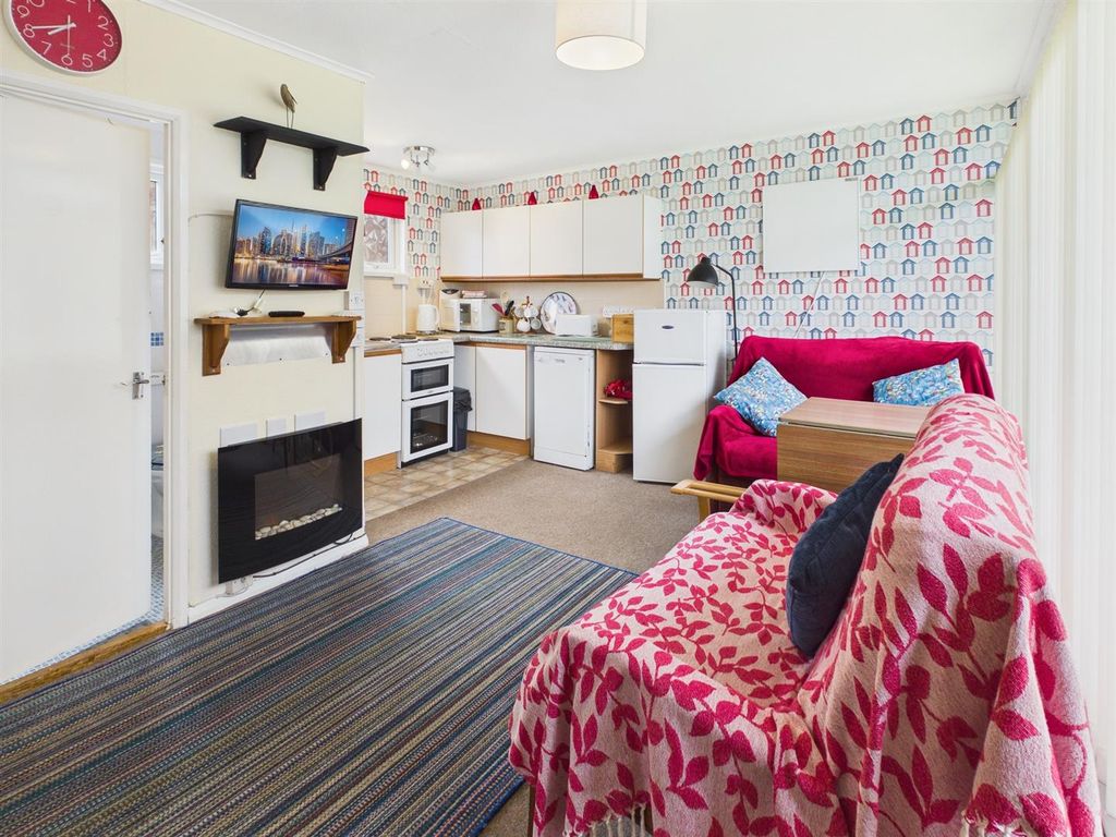 Property photo 2 of 12 Cam04116G0-Pr0296-Still002.Jpg