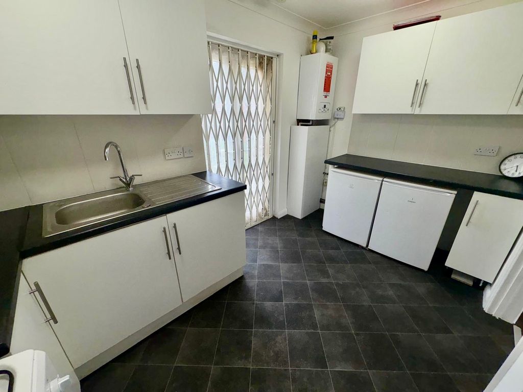 Property photo 2 of 11 89104696-8d3B-4790-8Bc6-F1E3Ab656E14