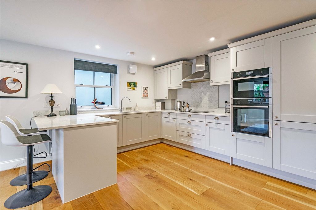 Property photo 3 of 14 Kitchen