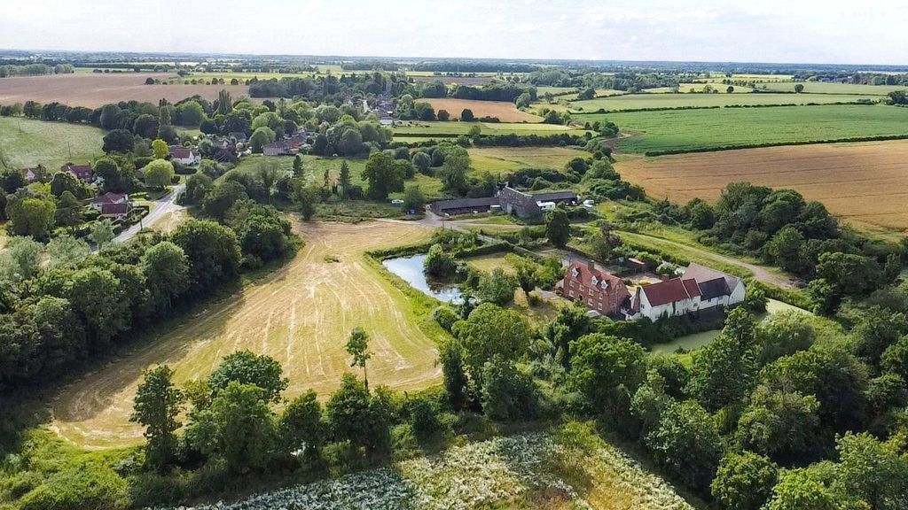 Property photo 2 of 15 Westhorpe Hall