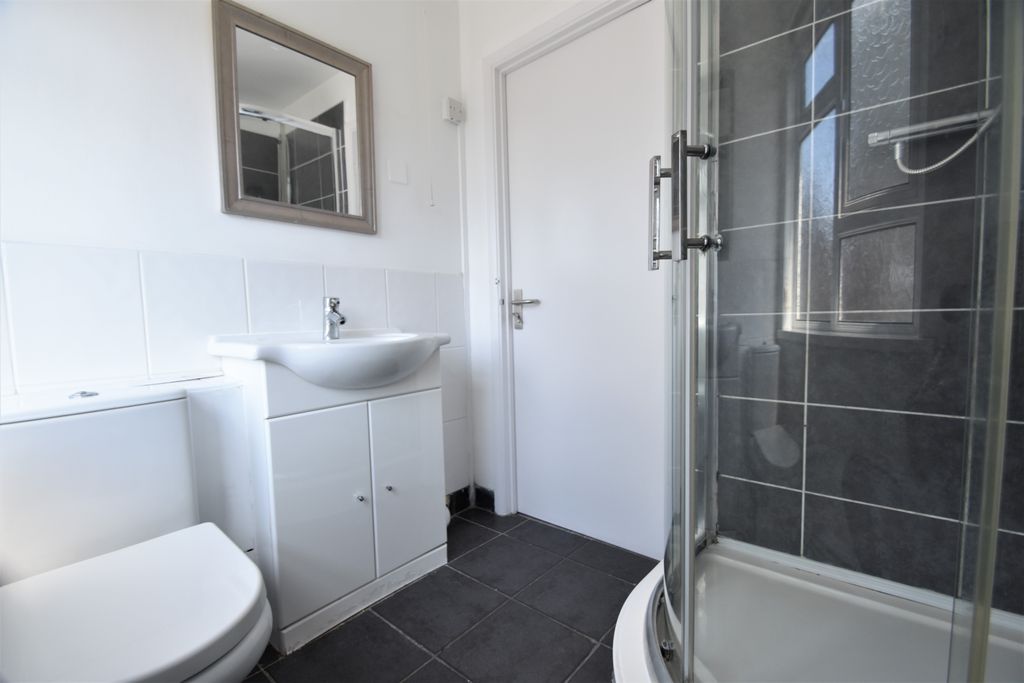 Property photo 3 of 8 Photo 03