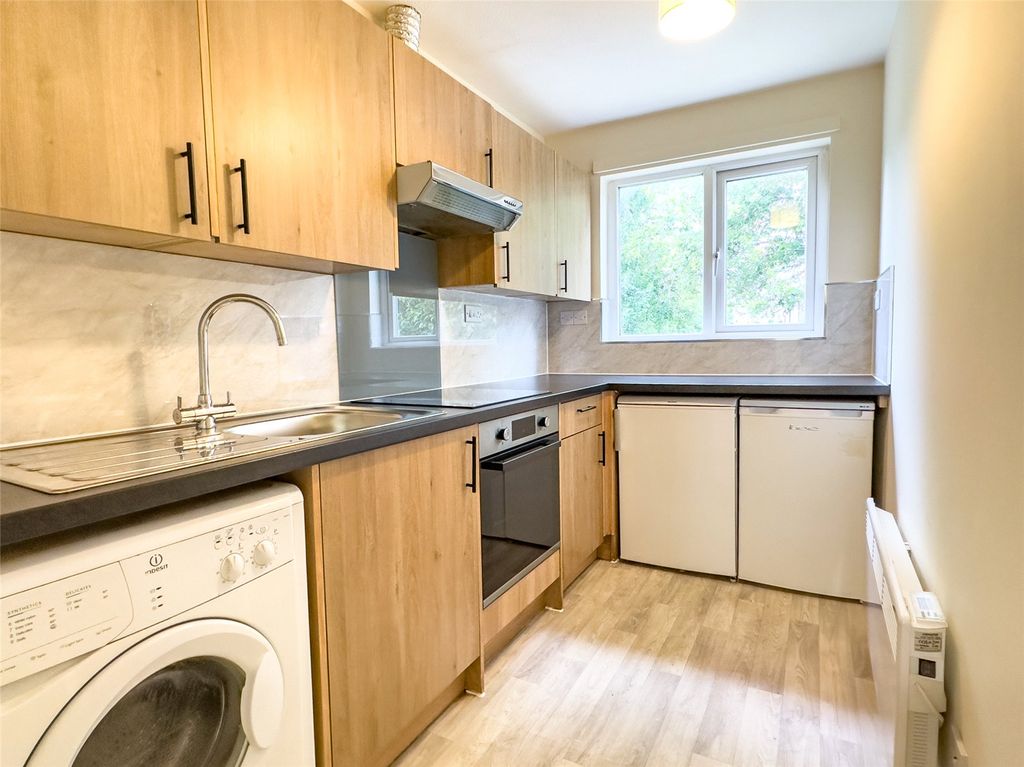 Property photo 2 of 11 Kitchen
