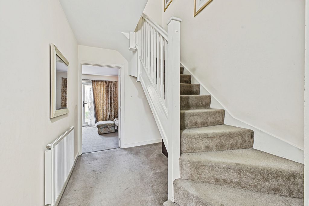 Property photo 3 of 23 Hall
