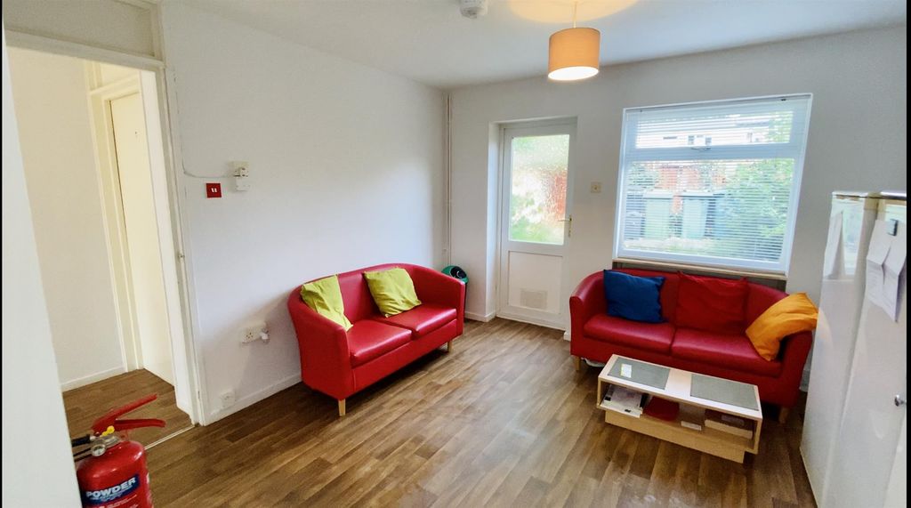 Property photo 3 of 11 Kitchen-2.Jpg