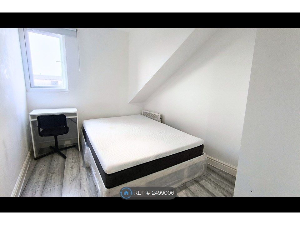 Property photo 1 of 12 Room 1