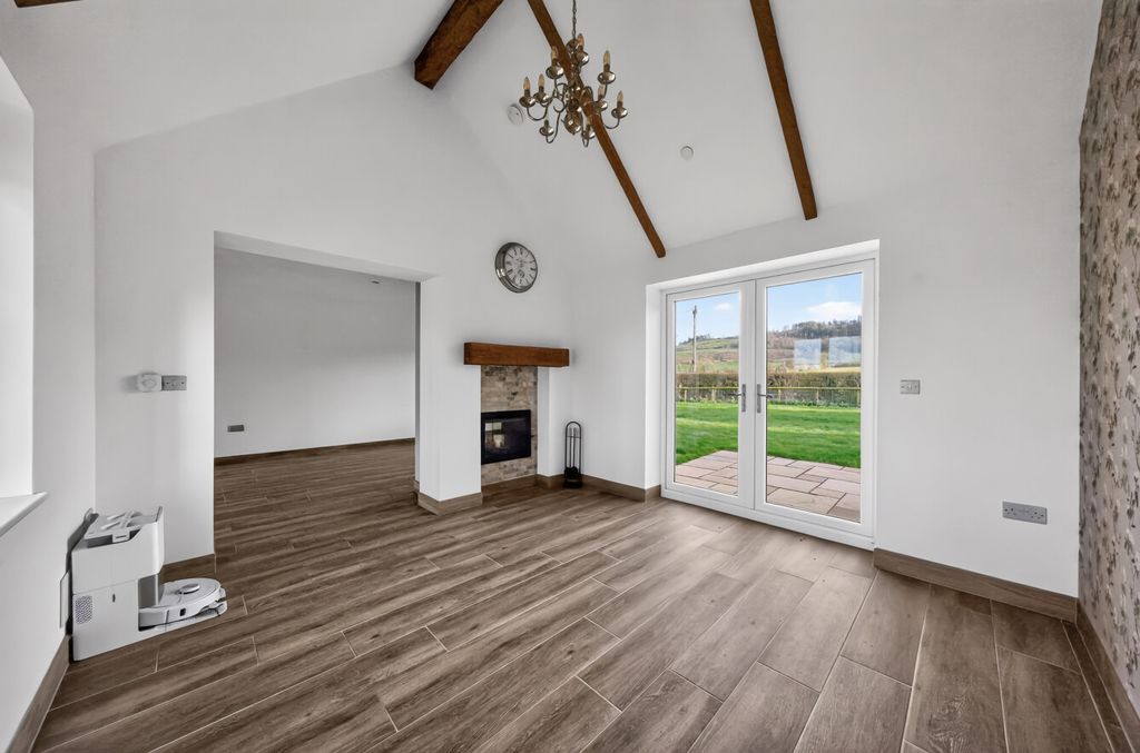 Property photo 2 of 25 1437375-21-69c6Ea...