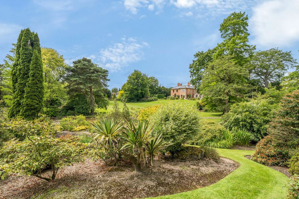 Property photo 2 of 34