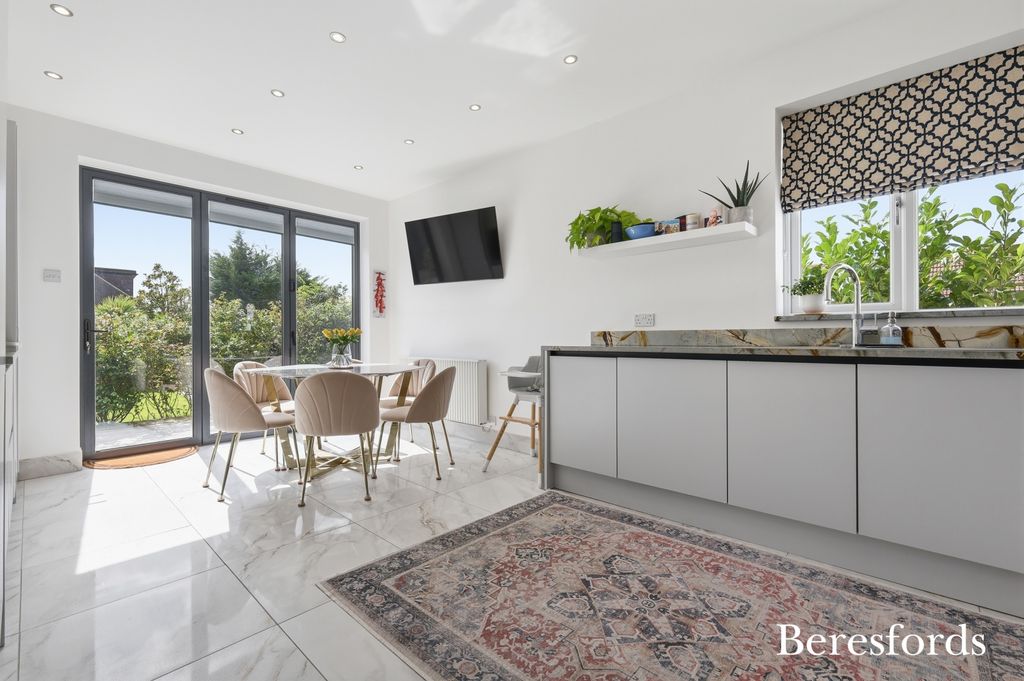 Property photo 3 of 31 Picture No. 13