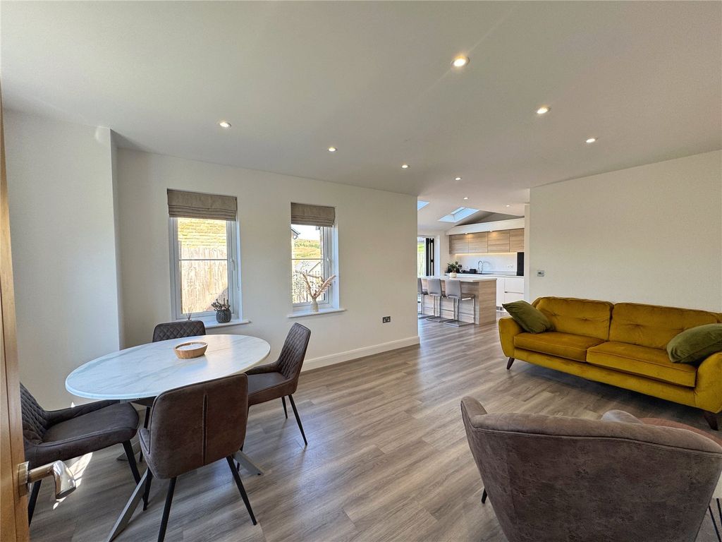 Property photo 3 of 35 Living/ Dining Room