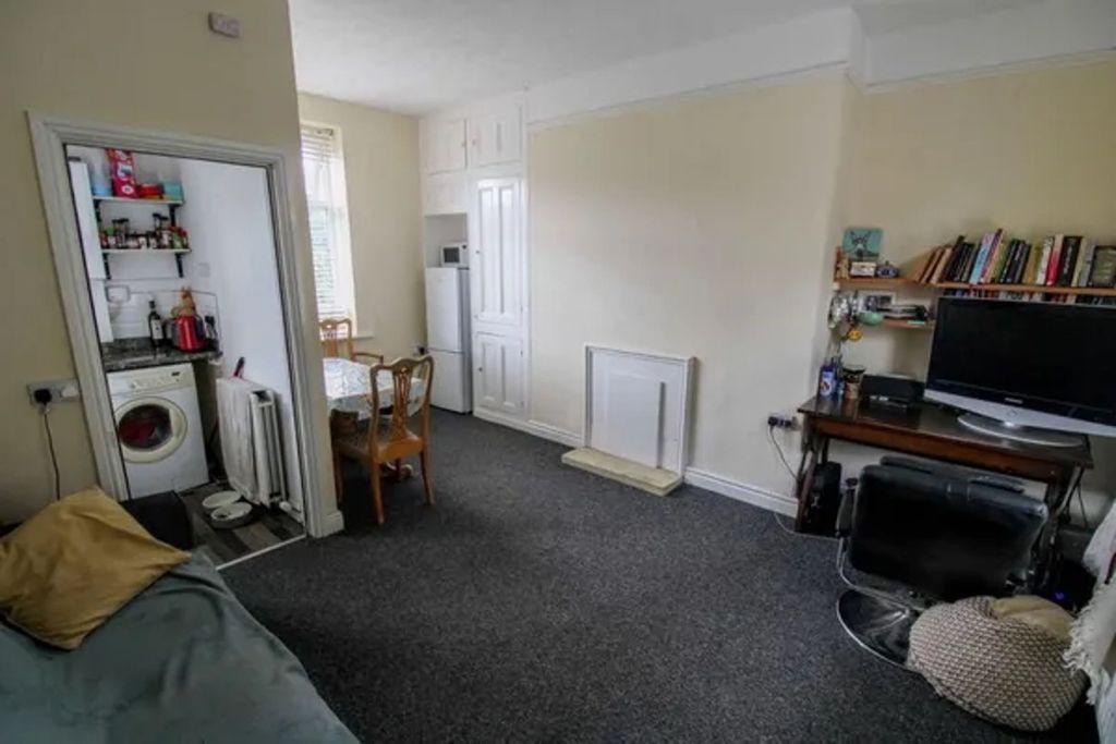Property photo 3 of 6