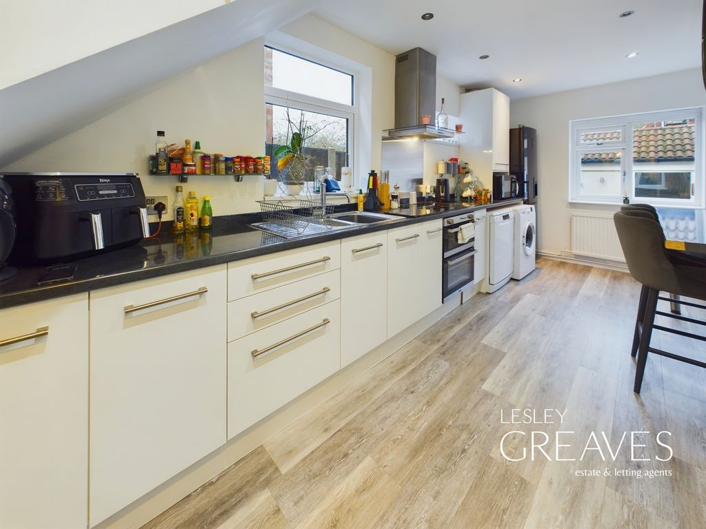 Property photo 3 of 18 Kitchen