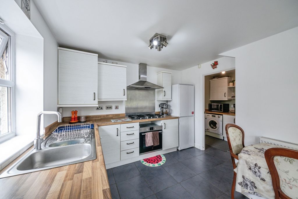 Property photo 2 of 17 Image