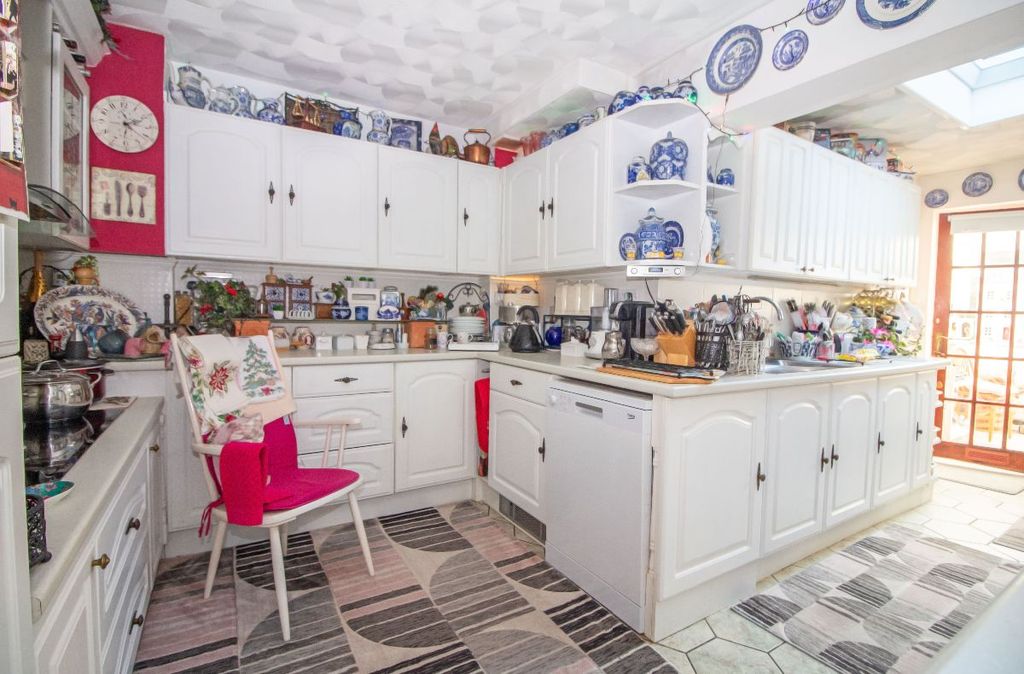 Property photo 3 of 23