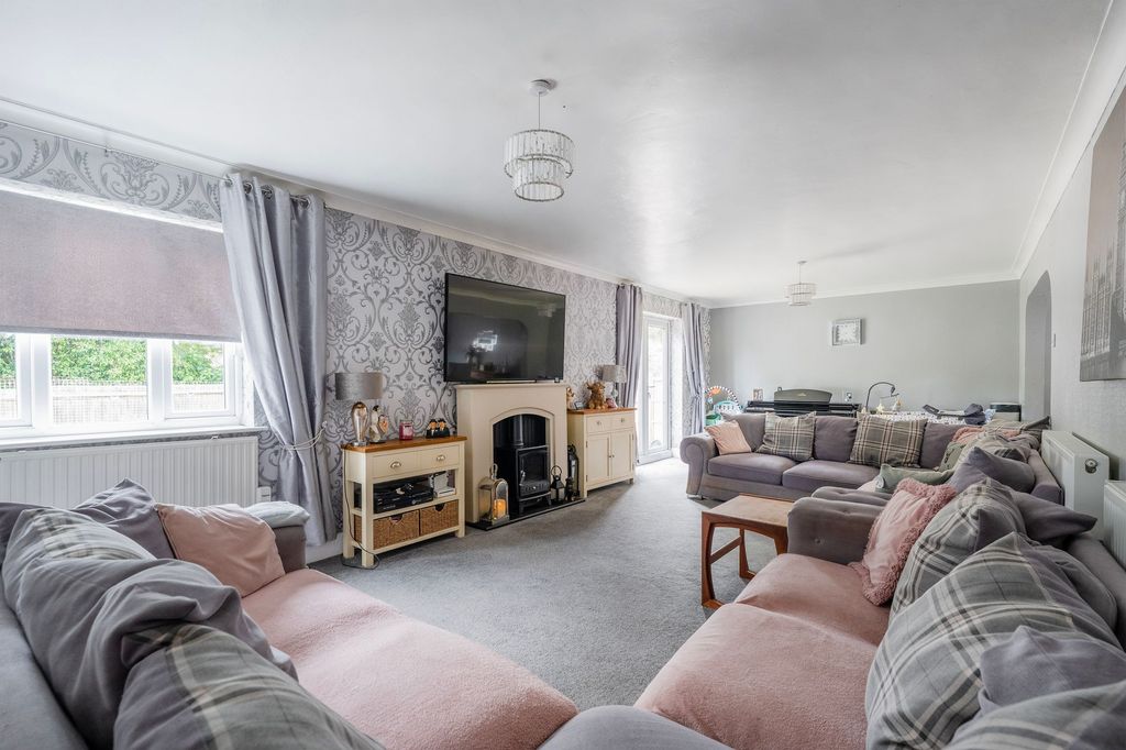 Property photo 3 of 17