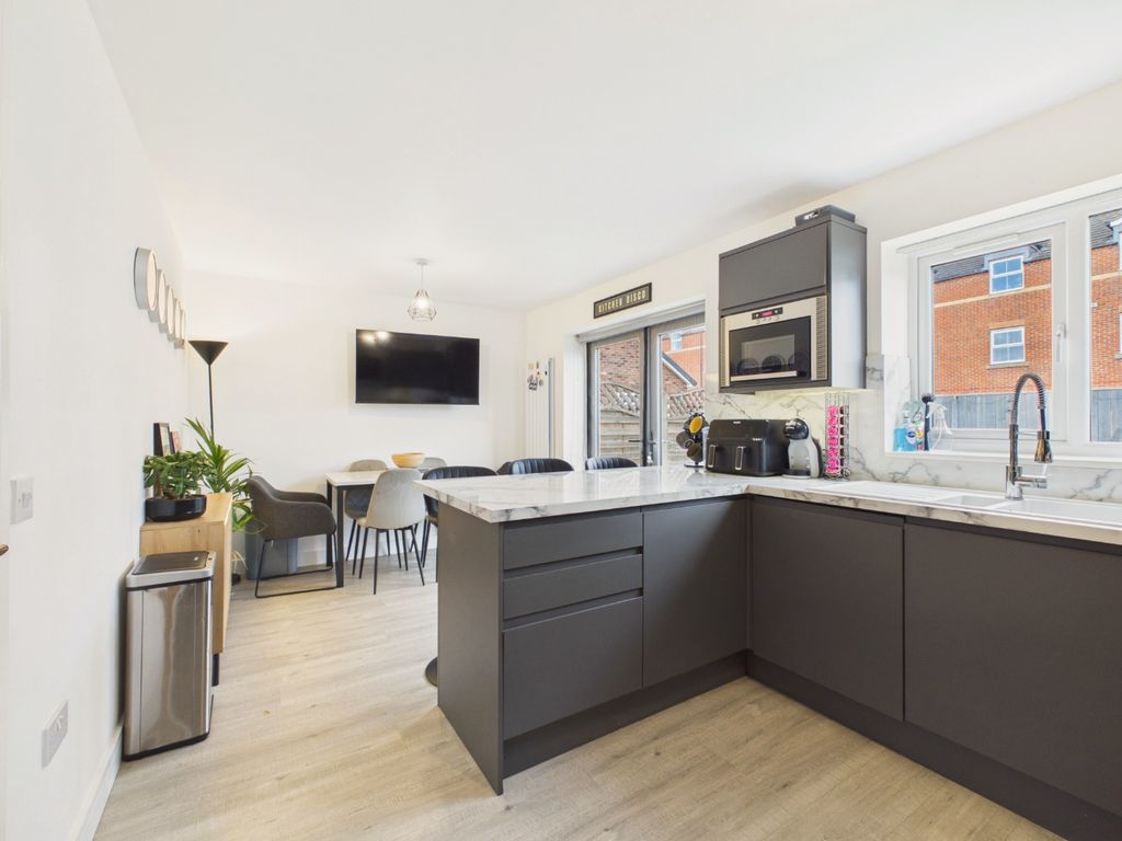 Property photo 2 of 21 5516674