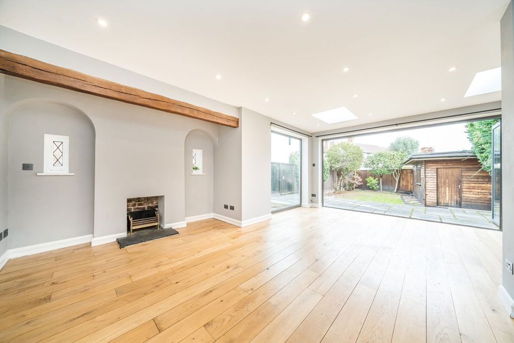 Property photo 2 of 8